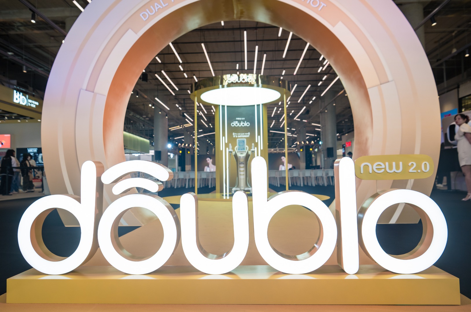 รูปภาพประกอบงานเปิดตัวเครื่องยกกระชับ Double 2.0